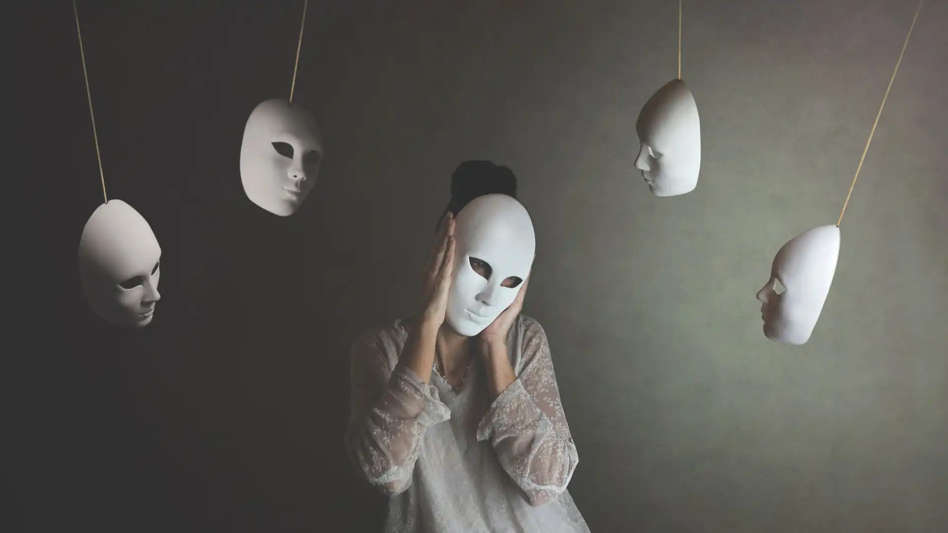 alt="Cunoaște-te pe tine însuți! Acceptă cine ești, evaluează-te independent, identifică-ți slăbiciunile și arată-ți vulnerabilitatea"