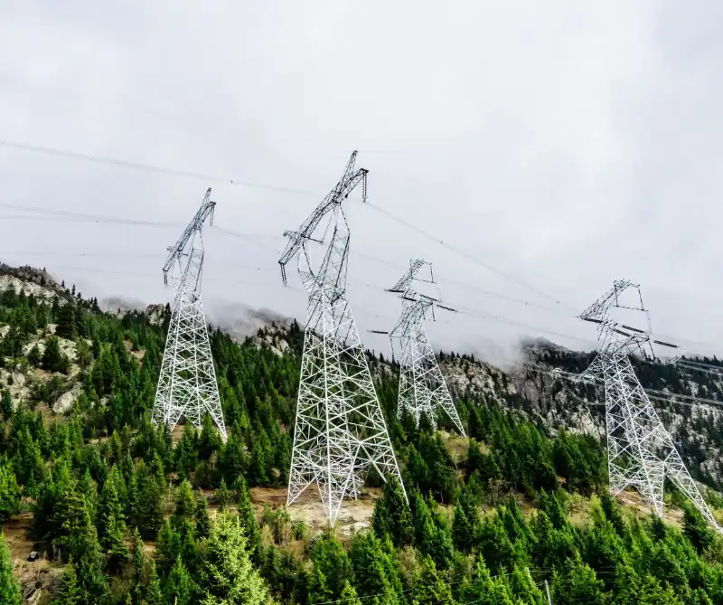 alt="Linii electrice aeriene și subterane (LEA, LES)"